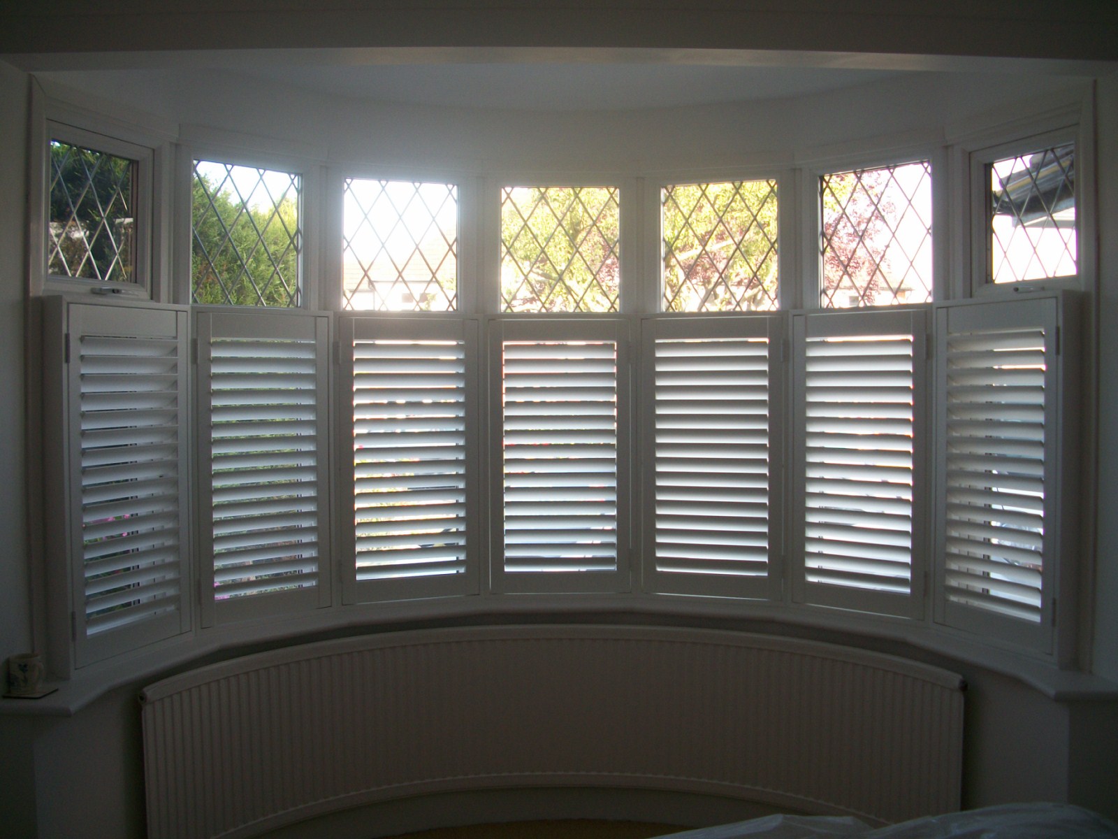 curved-bay-with-4-sided-frame,-leaded-light-windows-1600x1200.jpg