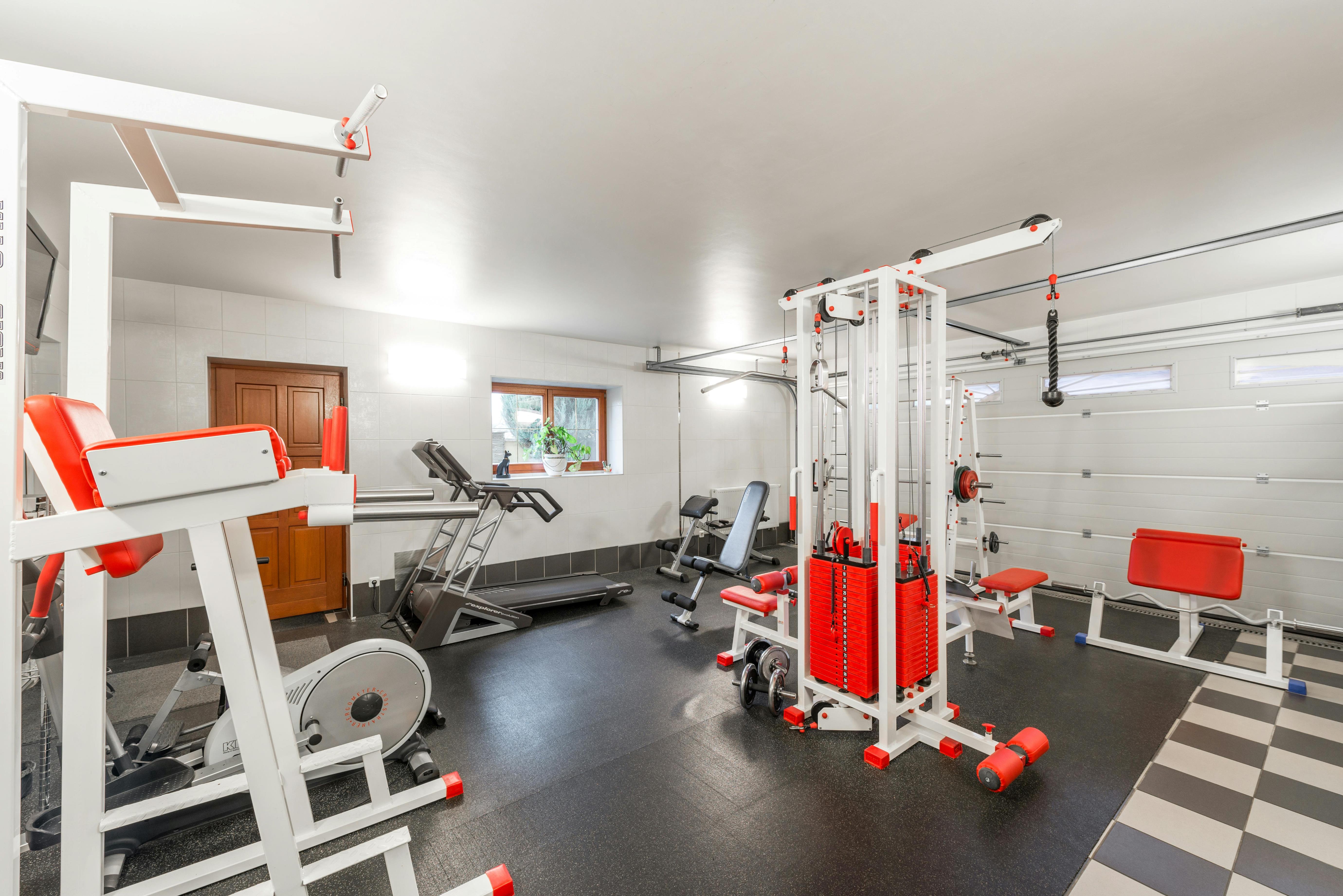 DIY small garage gym ideas